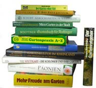 Ein Stapel Gartenbücher